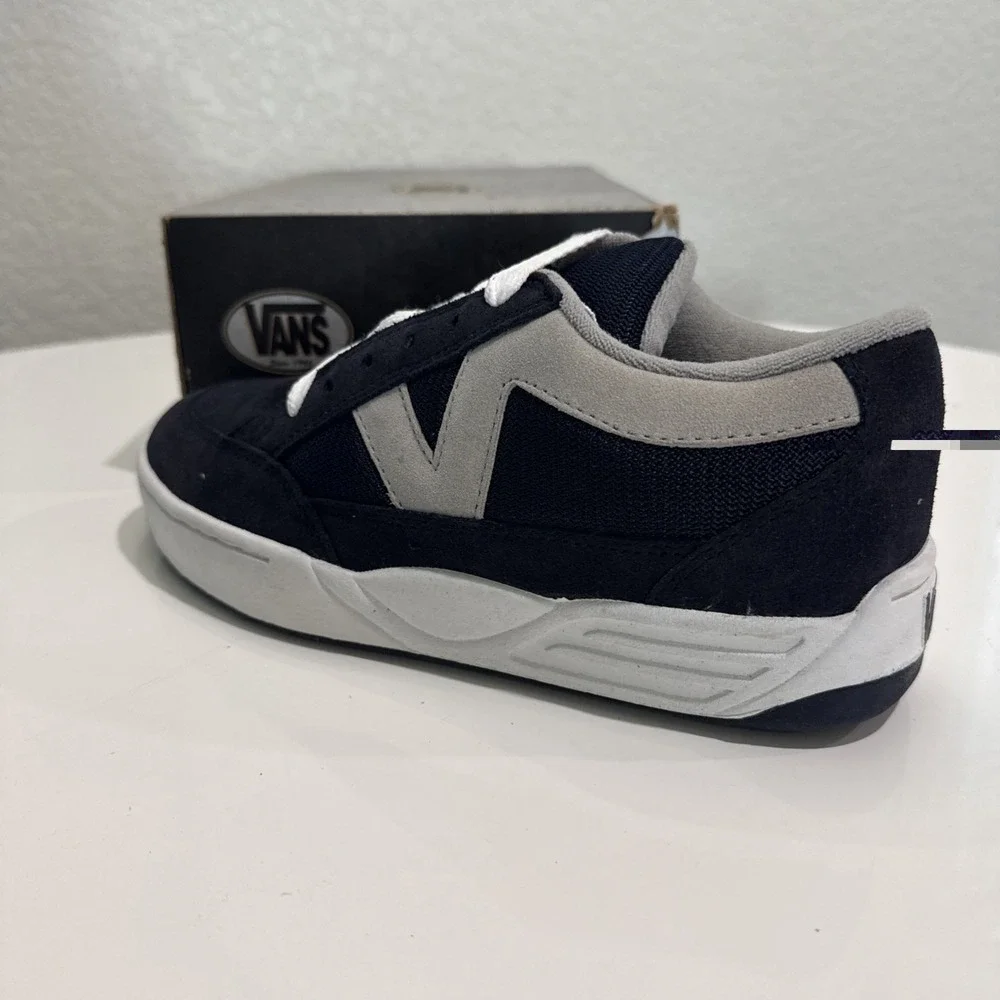vintage 90s vans skateboarding shoes Sz 10.5 NEW OLD STOCK